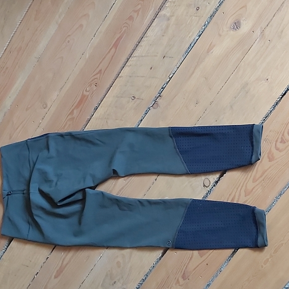 Lululemon three piece paddle time set. - Picture 5 of 7